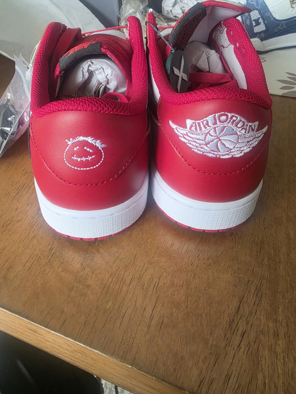 Travis Scoot x Nike Low-Top Sneakers in Red, White & Black - Picture 7 of 7